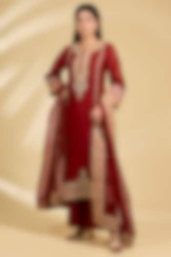 Red Silk Chanderi Kashmiri Embroidered Kurta Set by Sheetal Batra at Pernia's Pop Up Shop