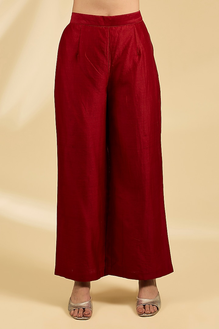 Red Silk Chanderi Kashmiri Embroidered Kurta Set by Sheetal Batra at Pernia's Pop Up Shop