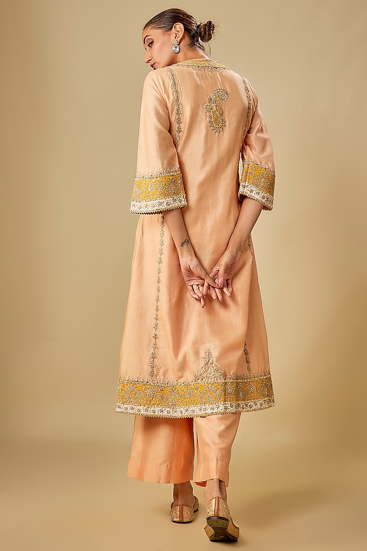 Peach Silk Chanderi Kashmiri Tilla Embroidered Kurta set by Sheetal Batra at Pernia's Pop Up Shop