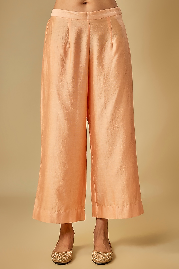 Peach Silk Chanderi Kashmiri Tilla Embroidered Kurta set by Sheetal Batra at Pernia's Pop Up Shop