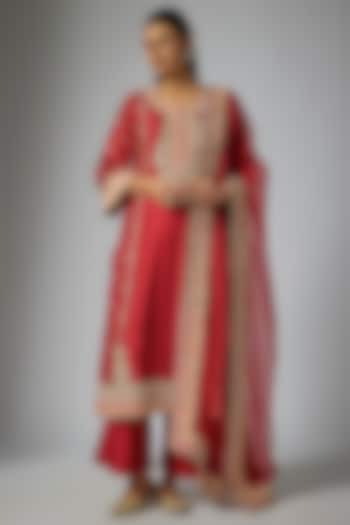 Red Silk Chanderi Kashmiri Tilla Embroidered Kurta Set by Sheetal Batra at Pernia's Pop Up Shop