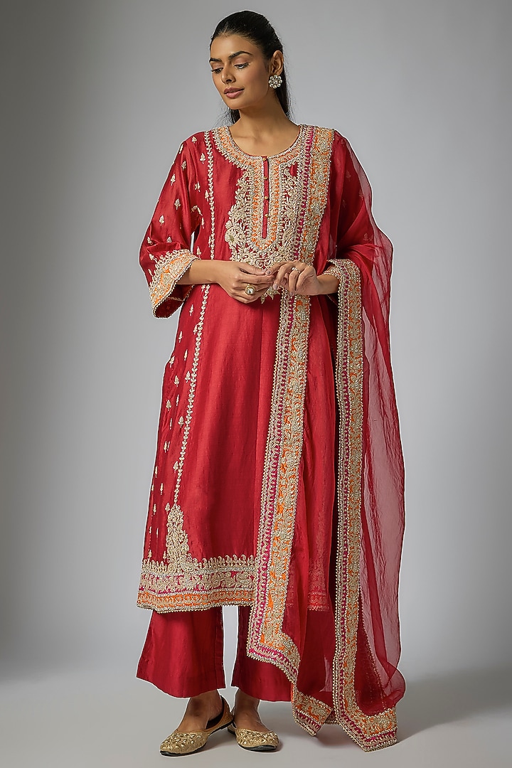 Red Silk Chanderi Kashmiri Tilla Embroidered Kurta Set by Sheetal Batra at Pernia's Pop Up Shop
