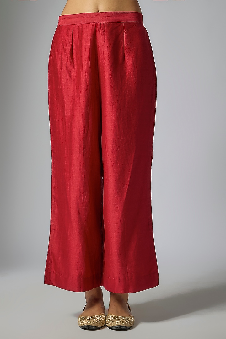 Red Silk Chanderi Kashmiri Tilla Embroidered Kurta Set by Sheetal Batra at Pernia's Pop Up Shop