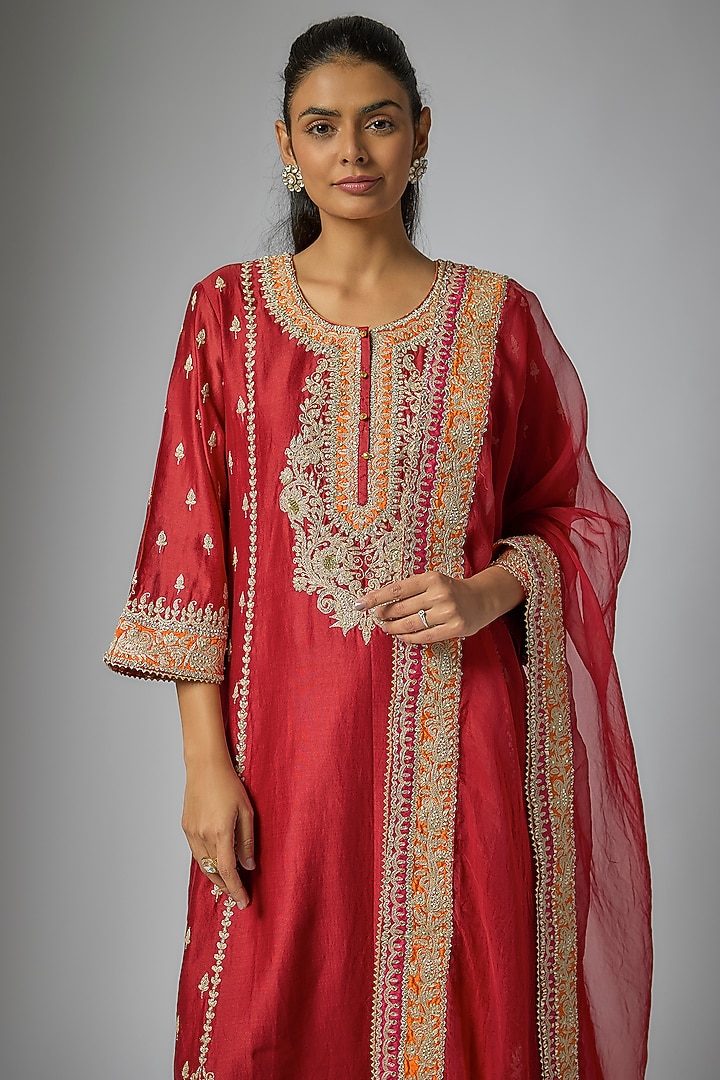 Red Silk Chanderi Kashmiri Tilla Embroidered Kurta Set by Sheetal Batra at Pernia's Pop Up Shop