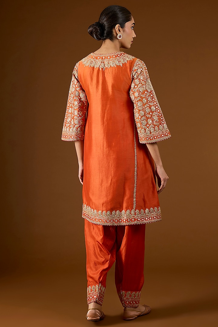 Orange Silk Chanderi Kashmiri Tilla Embroidered Choga Kurta Set by Sheetal Batra at Pernia's Pop Up Shop