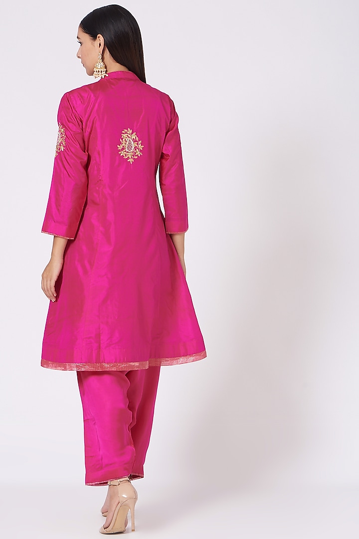 Fuchsia Embellished Short Kurta Set by Sheetal Batra at Pernia's Pop Up Shop