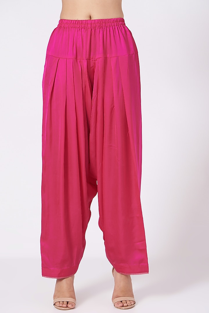 Fuchsia Embellished Short Kurta Set by Sheetal Batra at Pernia's Pop Up Shop