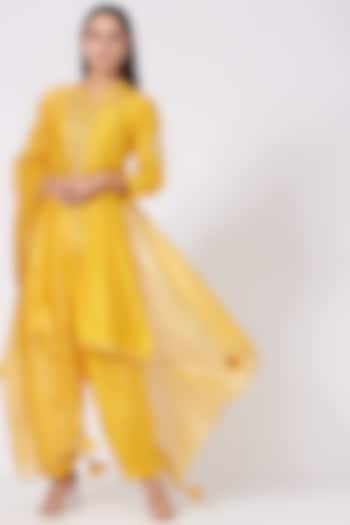 Mustard Gota Embellished Short Kurta Set by Sheetal Batra