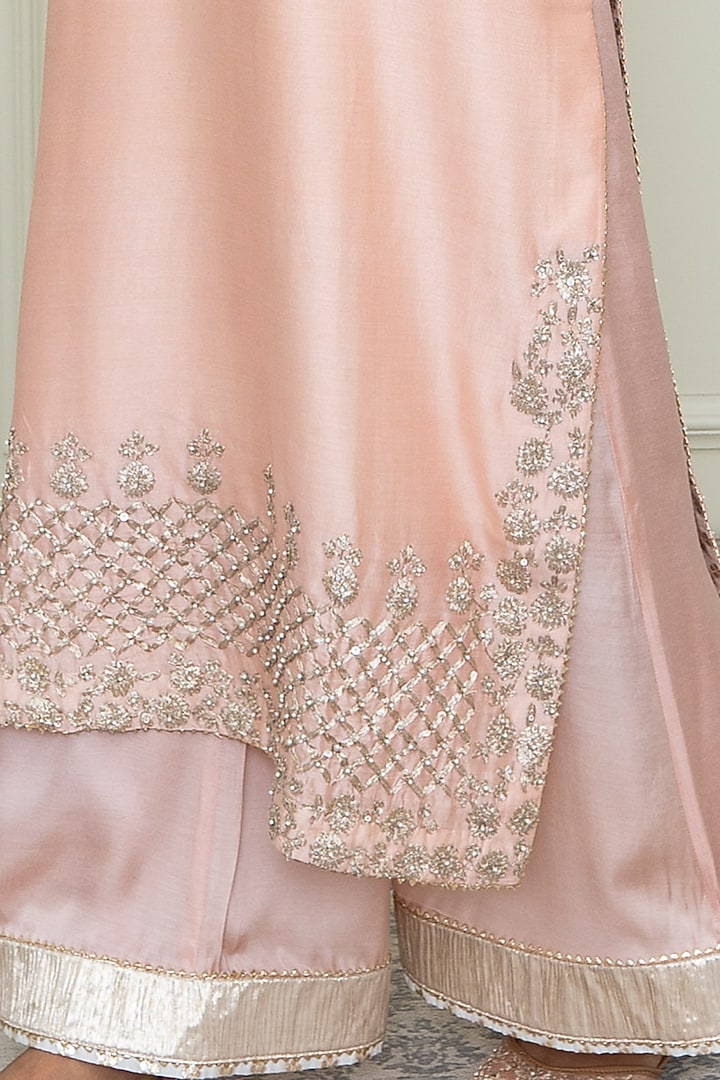 Pearl Pink Tilla Embroidered Kurta Set by Sheetal Batra at Pernia's Pop Up Shop