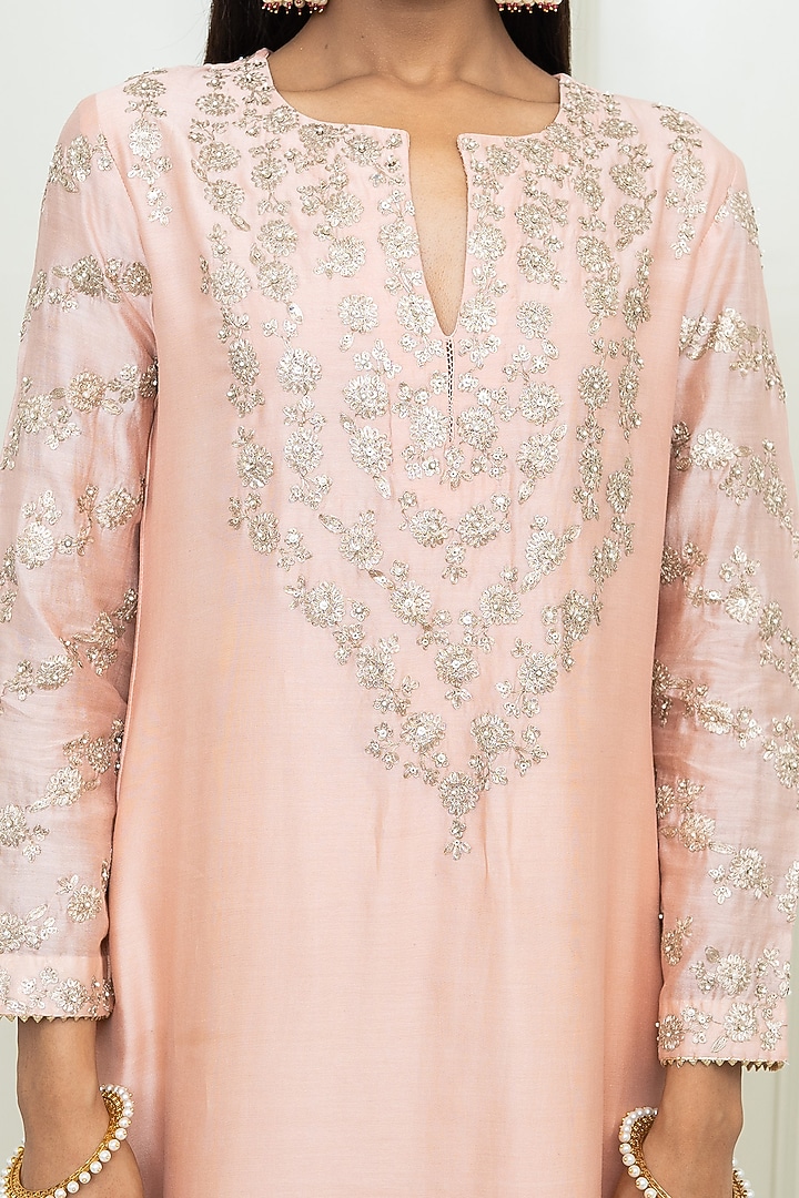 Pearl Pink Tilla Embroidered Kurta Set by Sheetal Batra at Pernia's Pop Up Shop