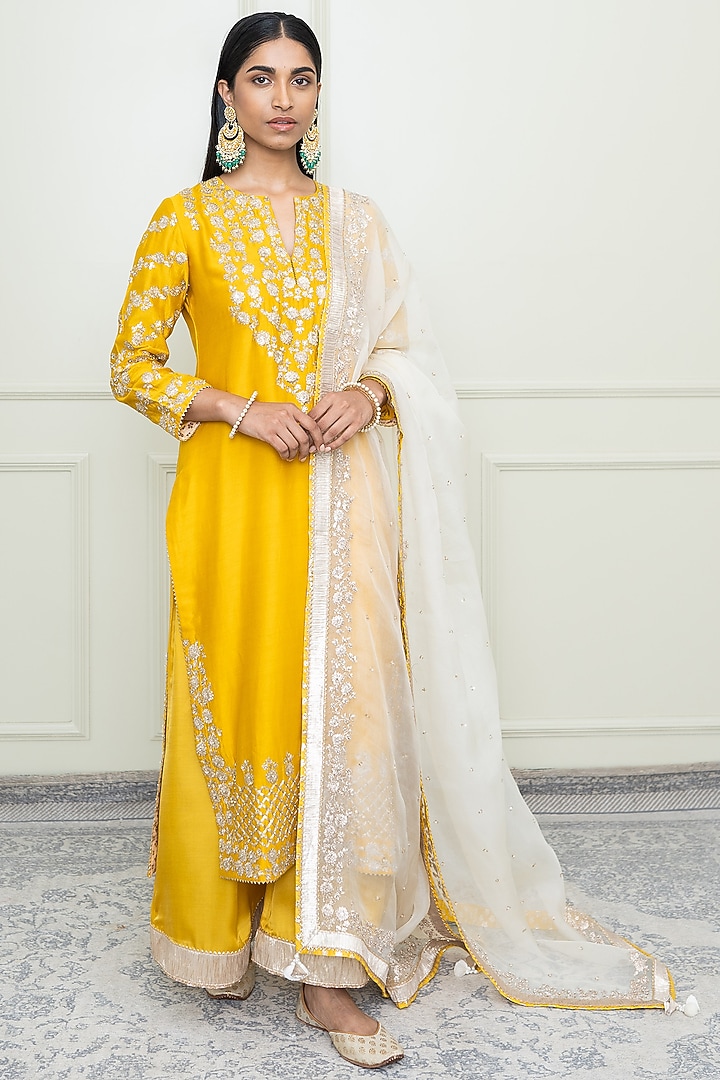 Glaze Mustard Tilla Embroidered Kurta Set by Sheetal Batra at Pernia's Pop Up Shop