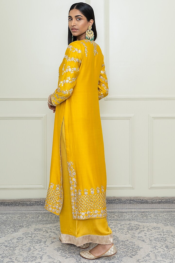 Glaze Mustard Tilla Embroidered Kurta Set by Sheetal Batra at Pernia's Pop Up Shop