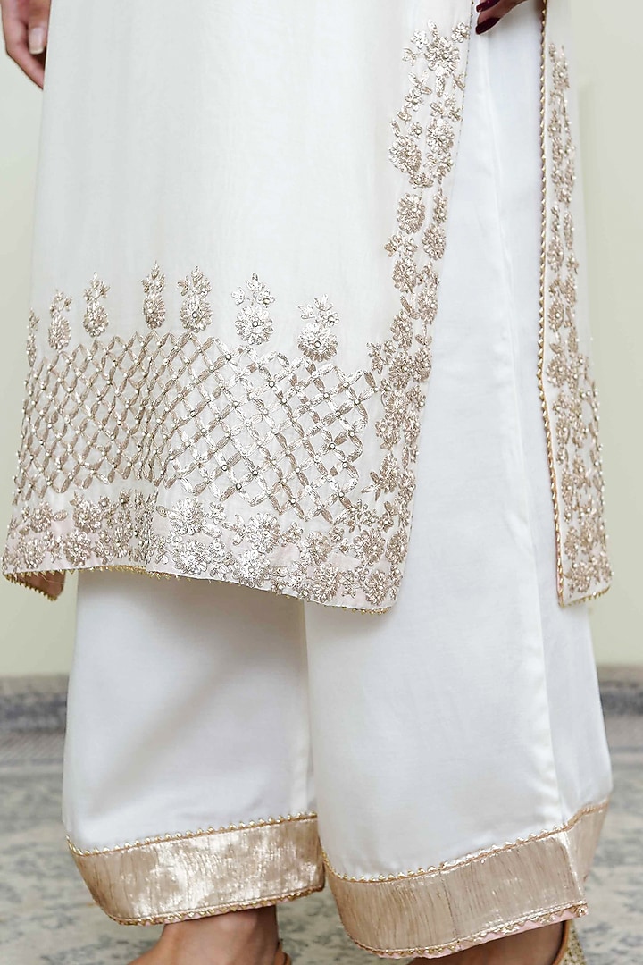 Daisy Ivory Tilla Embroidered Kurta Set by Sheetal Batra at Pernia's Pop Up Shop