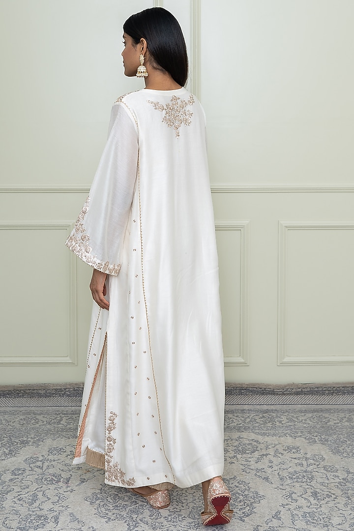 Daisy Ivory Embroidered Chauga Kurta Set by Sheetal Batra at Pernia's Pop Up Shop
