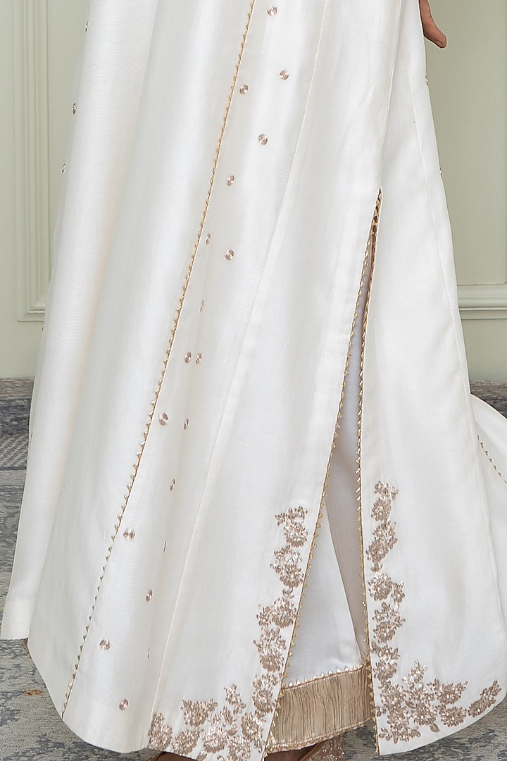 Daisy Ivory Embroidered Chauga Kurta Set by Sheetal Batra at Pernia's Pop Up Shop