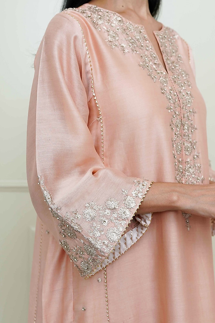 Pearl Pink Embroidered Chauga Kurta Set by Sheetal Batra at Pernia's Pop Up Shop