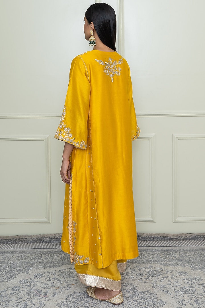 Glaze Mustard Embroidered Chauga Kurta Set by Sheetal Batra at Pernia's Pop Up Shop