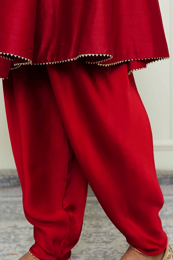 Scarlet Red Tilla Embroidered Angrakha Kurta Set by Sheetal Batra at Pernia's Pop Up Shop
