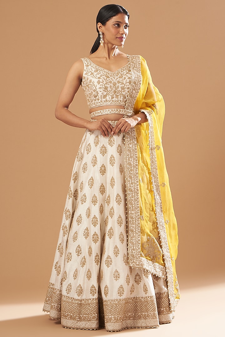 White Embroidered Wedding Lehenga Set by Sheetal Batra at Pernia's Pop Up Shop