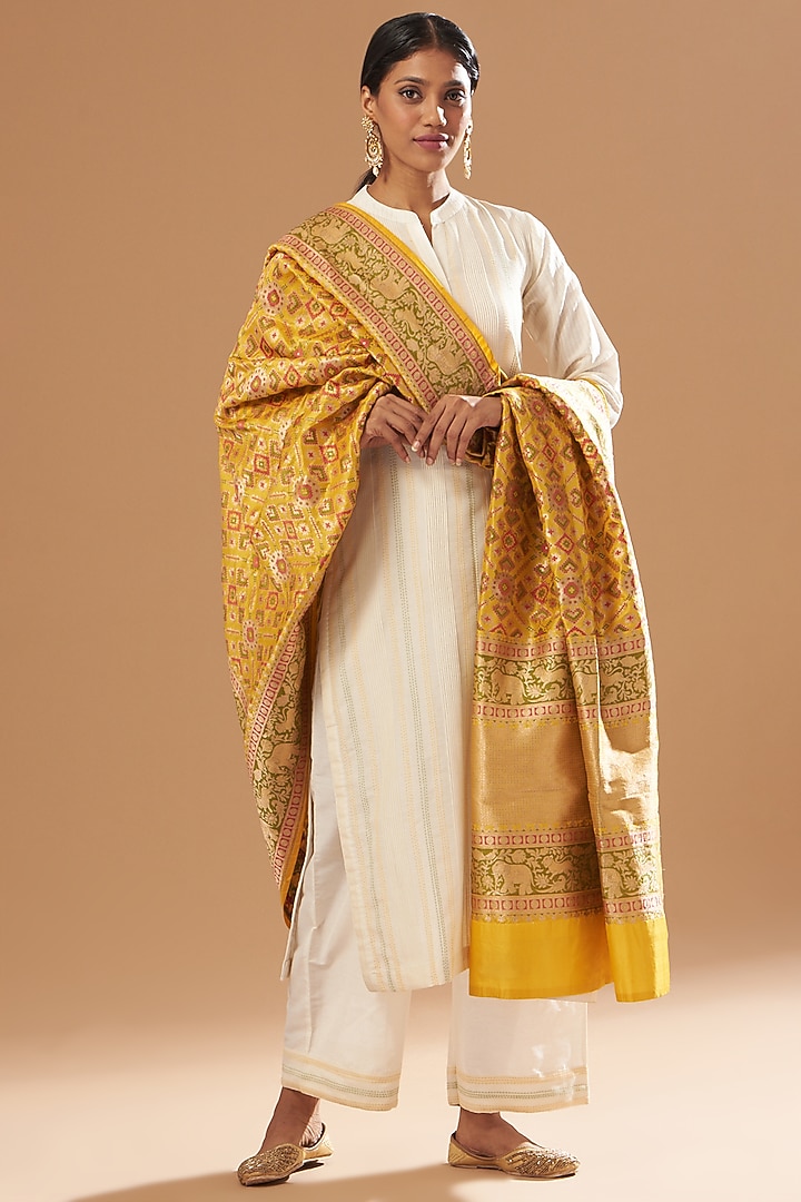 White Silk Chanderi Kurta Set by Sheetal Batra at Pernia's Pop Up Shop