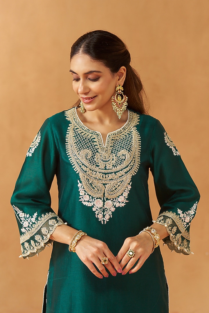 Emerald Green Silk Chanderi Kashmiri Tilla Embroidered Short Kurta Set by Sheetal Batra at Pernia's Pop Up Shop