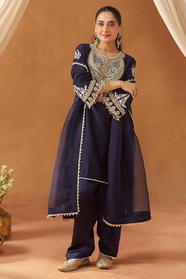 Deep Blue Silk Chanderi Kashmiri Tilla Embroidered Short Kurta Set by Sheetal Batra at Pernia's Pop Up Shop