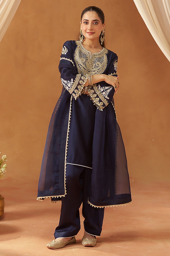 Deep Blue Silk Chanderi Kashmiri Tilla Embroidered Short Kurta Set by Sheetal Batra at Pernia's Pop Up Shop