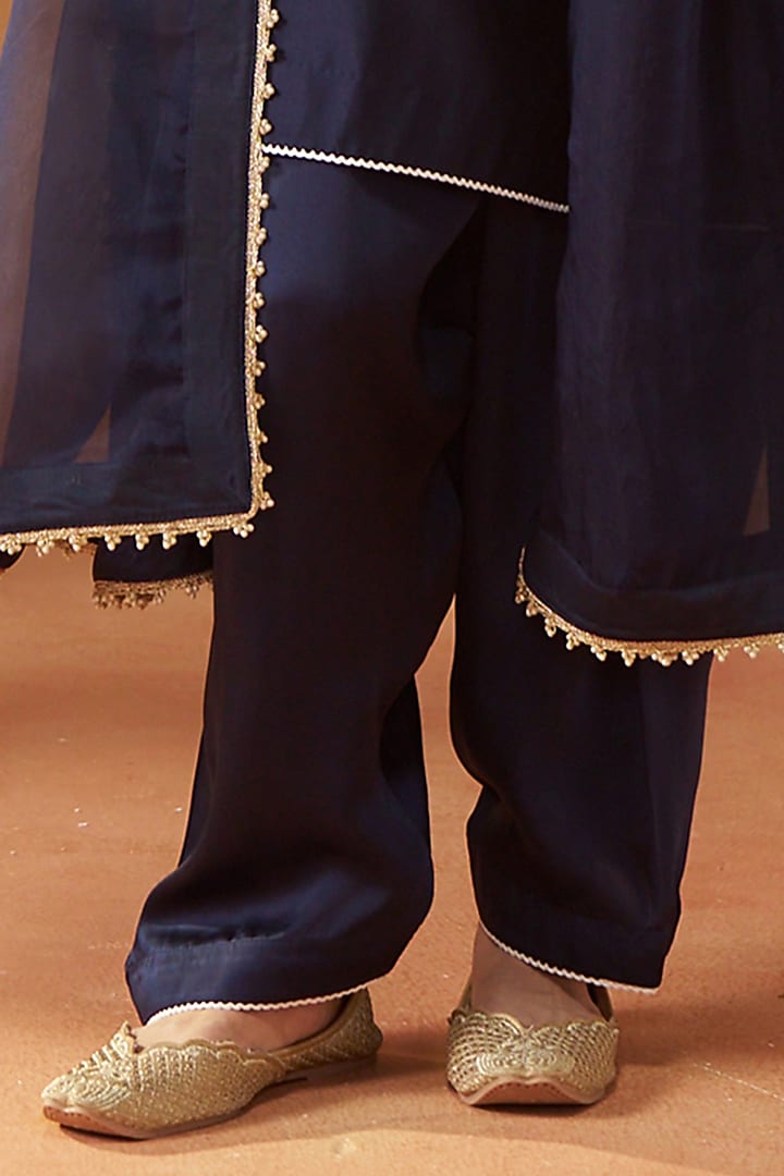 Deep Blue Silk Chanderi Kashmiri Tilla Embroidered Short Kurta Set by Sheetal Batra at Pernia's Pop Up Shop