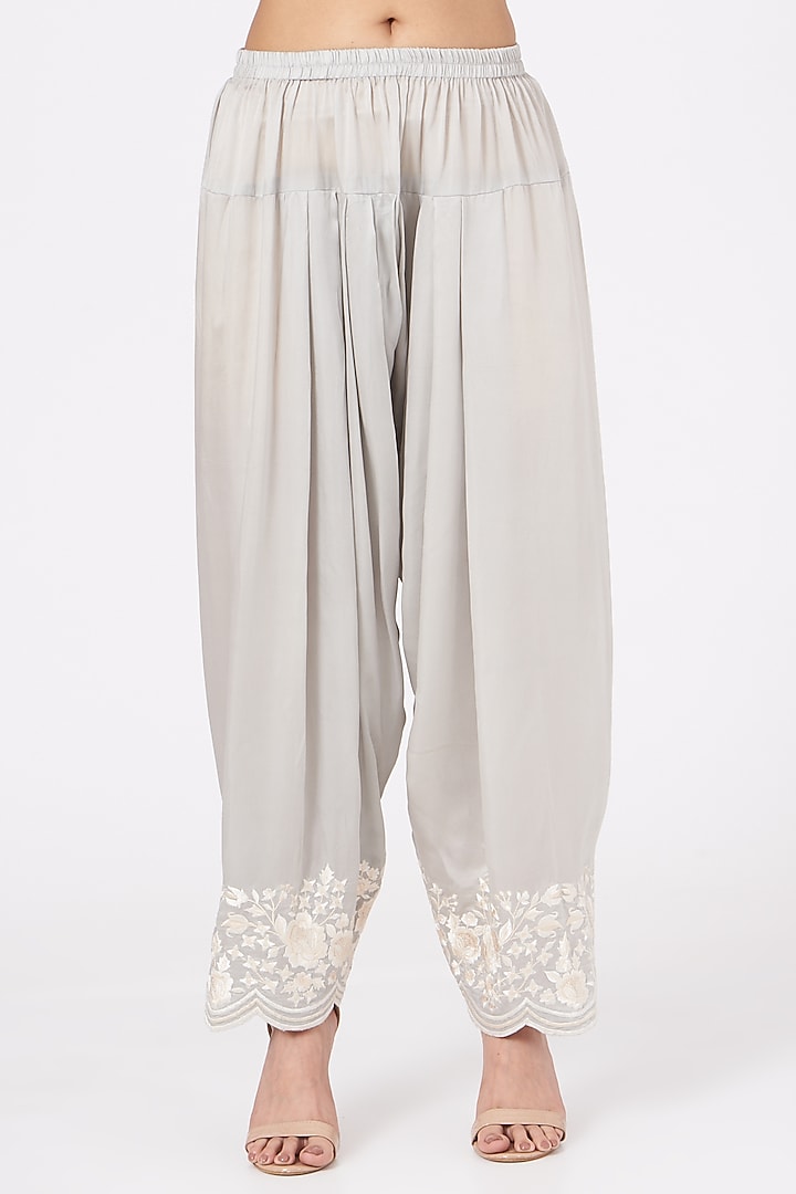 Grey Embroidered Kurta Set by Sheetal Batra at Pernia's Pop Up Shop