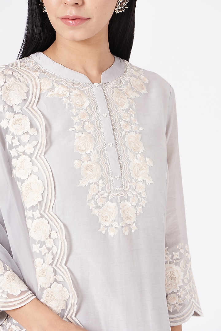 Grey Embroidered Kurta Set by Sheetal Batra at Pernia's Pop Up Shop