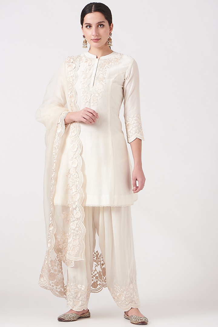Daisy Ivory Parsi Gara Embroidered Short Kurta Set by Sheetal Batra at Pernia's Pop Up Shop