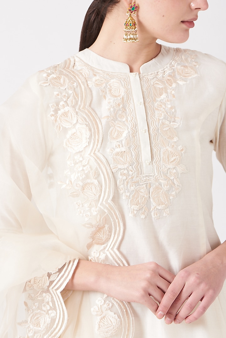 Daisy Ivory Parsi Gara Embroidered Short Kurta Set by Sheetal Batra at Pernia's Pop Up Shop