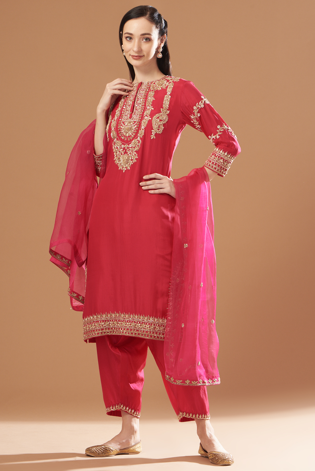 Fuchsia Embroidered Kurta Set by Sheetal Batra at Pernia's Pop Up Shop
