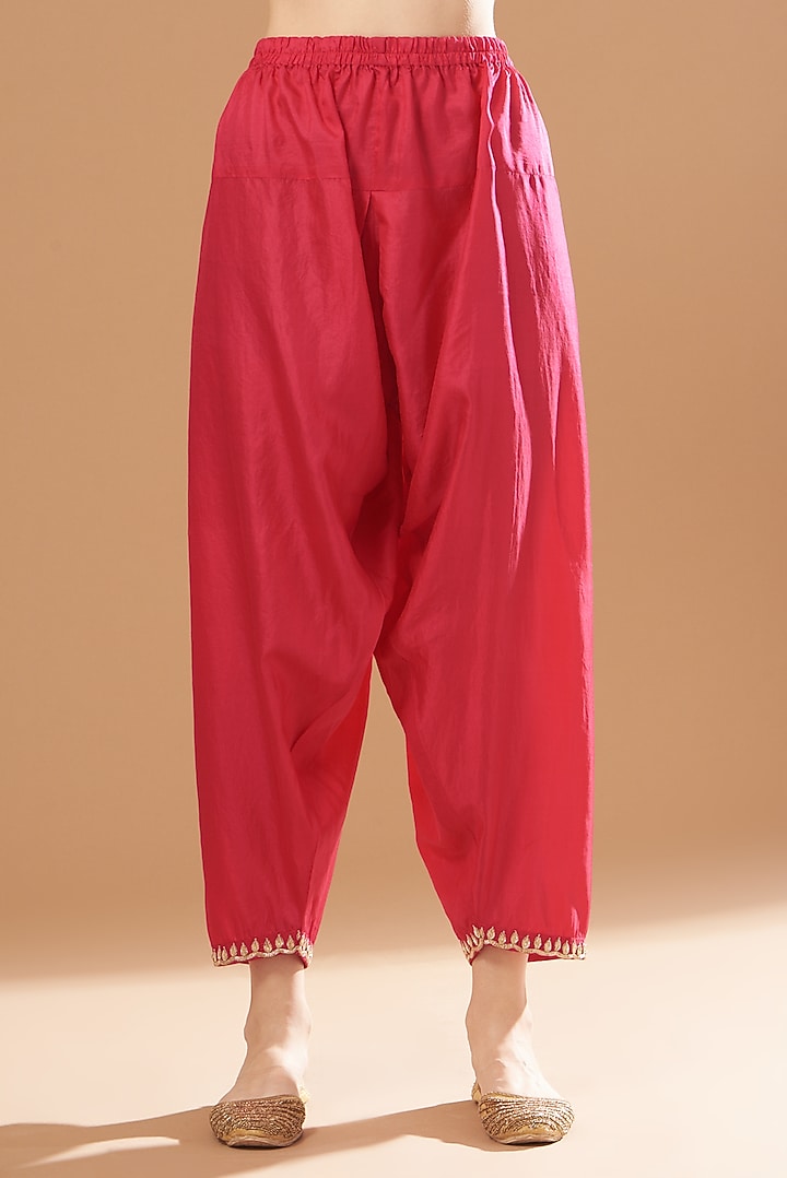 Fuchsia Embroidered Kurta Set by Sheetal Batra at Pernia's Pop Up Shop