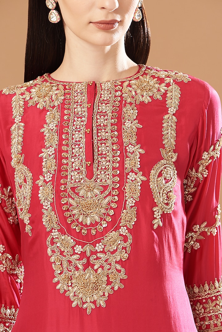 Fuchsia Embroidered Kurta Set by Sheetal Batra at Pernia's Pop Up Shop