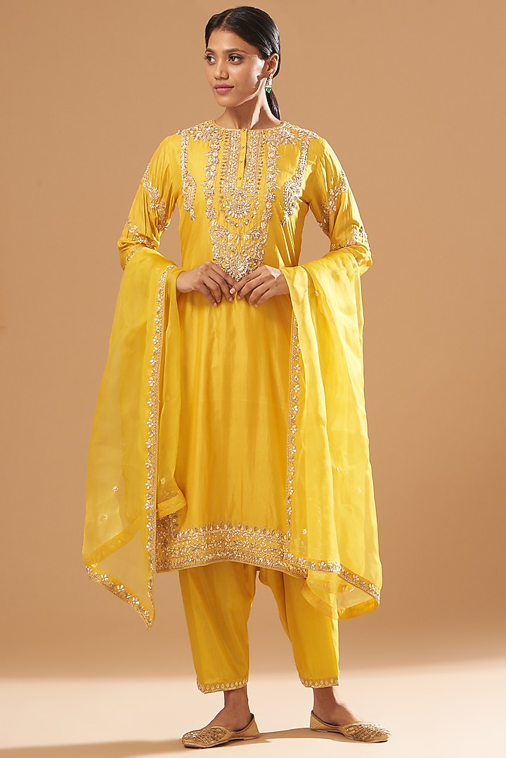 Mustard Embroidered Kurta Set by Sheetal Batra at Pernia's Pop Up Shop