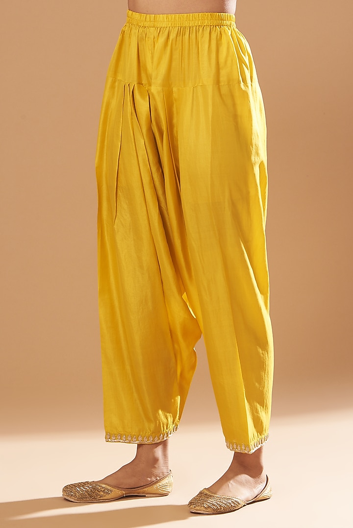 Mustard Embroidered Kurta Set by Sheetal Batra at Pernia's Pop Up Shop