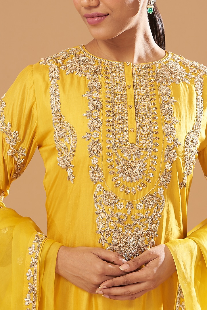 Mustard Embroidered Kurta Set by Sheetal Batra at Pernia's Pop Up Shop