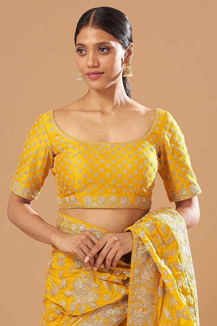 Mustard Embroidered Reception Saree Set by Sheetal Batra at Pernia's Pop Up Shop