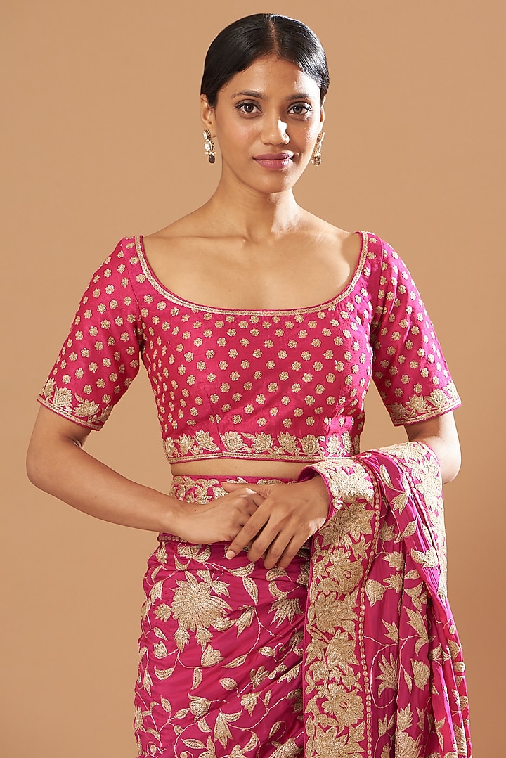 Fuchsia Embroidered Reception Saree Set by Sheetal Batra at Pernia's Pop Up Shop