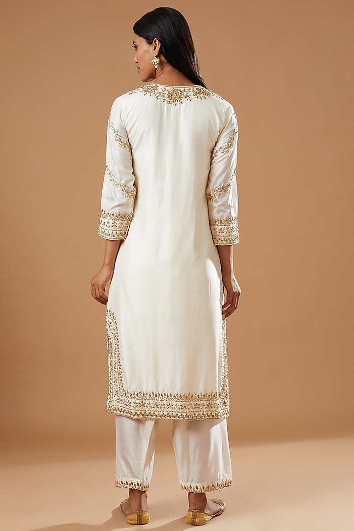White Embroidered Kurta Set by Sheetal Batra at Pernia's Pop Up Shop