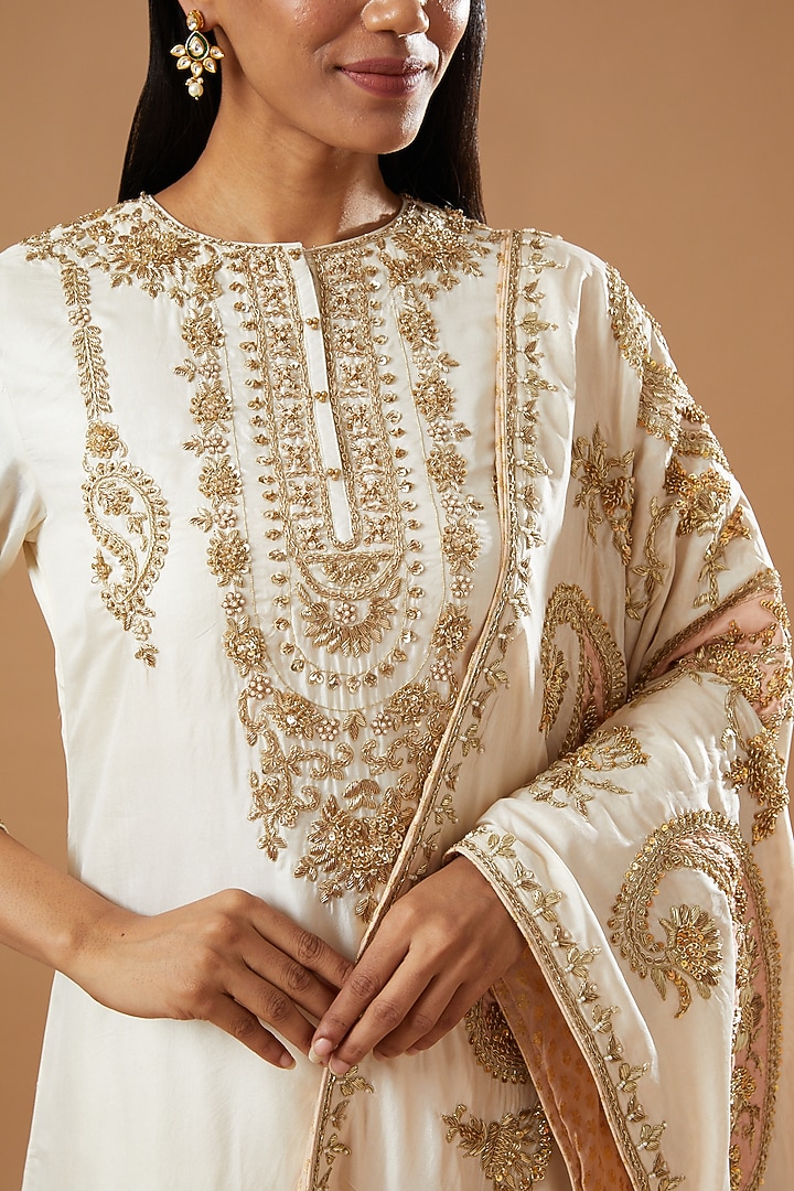 White Embroidered Kurta Set by Sheetal Batra at Pernia's Pop Up Shop
