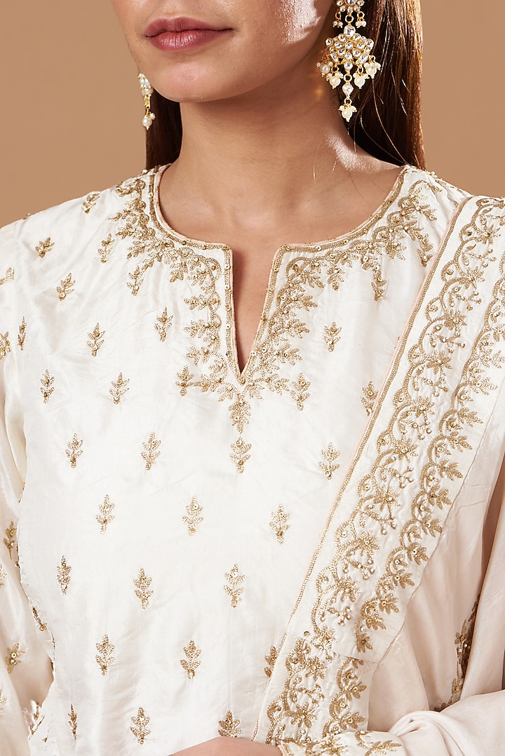 White Embroidered Bridal Lehenga Set by Sheetal Batra at Pernia's Pop Up Shop