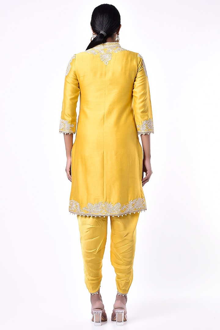 Mustard Embroidered Kurta Set by Sheetal Batra at Pernia's Pop Up Shop