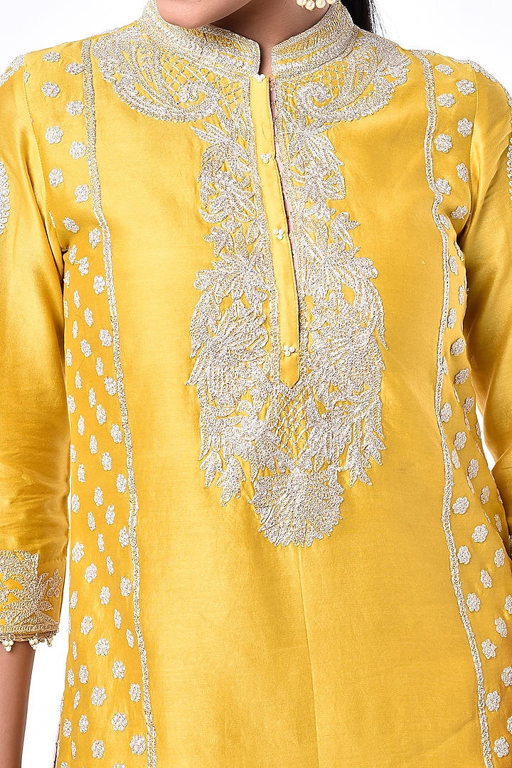 Mustard Embroidered Kurta Set by Sheetal Batra at Pernia's Pop Up Shop