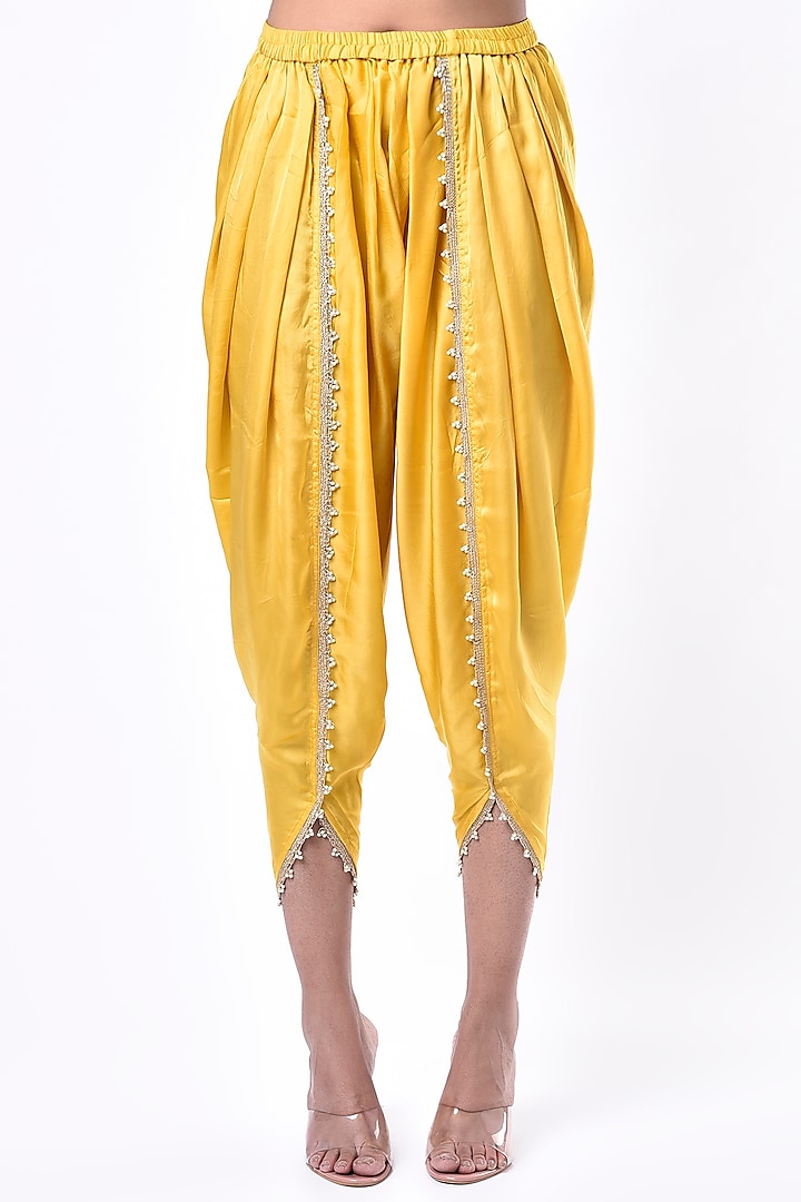 Mustard Embroidered Kurta Set by Sheetal Batra at Pernia's Pop Up Shop