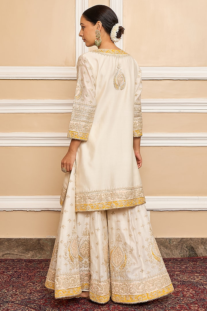Ivory Silk Chanderi Embroidered Kurta Set by Sheetal Batra at Pernia's Pop Up Shop