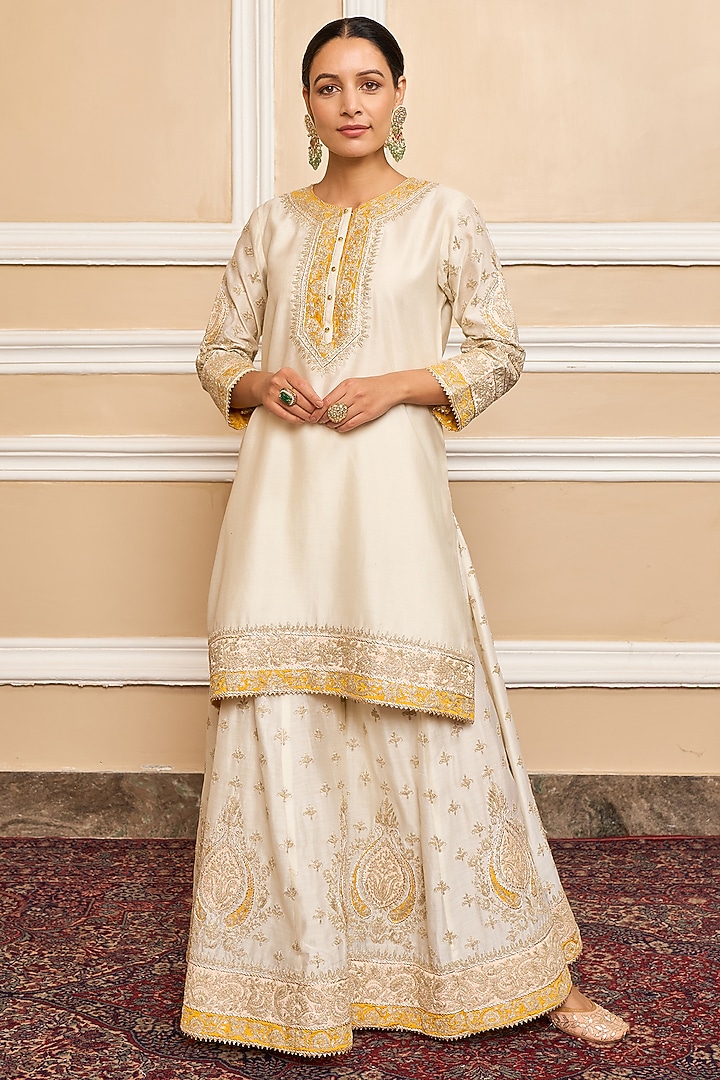 Ivory Silk Chanderi Embroidered Kurta Set by Sheetal Batra at Pernia's Pop Up Shop