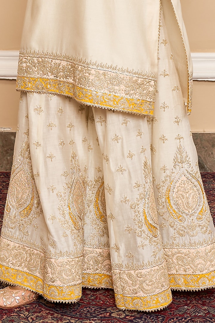 Ivory Silk Chanderi Embroidered Kurta Set by Sheetal Batra at Pernia's Pop Up Shop