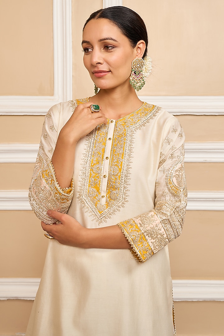 Ivory Silk Chanderi Embroidered Kurta Set by Sheetal Batra at Pernia's Pop Up Shop